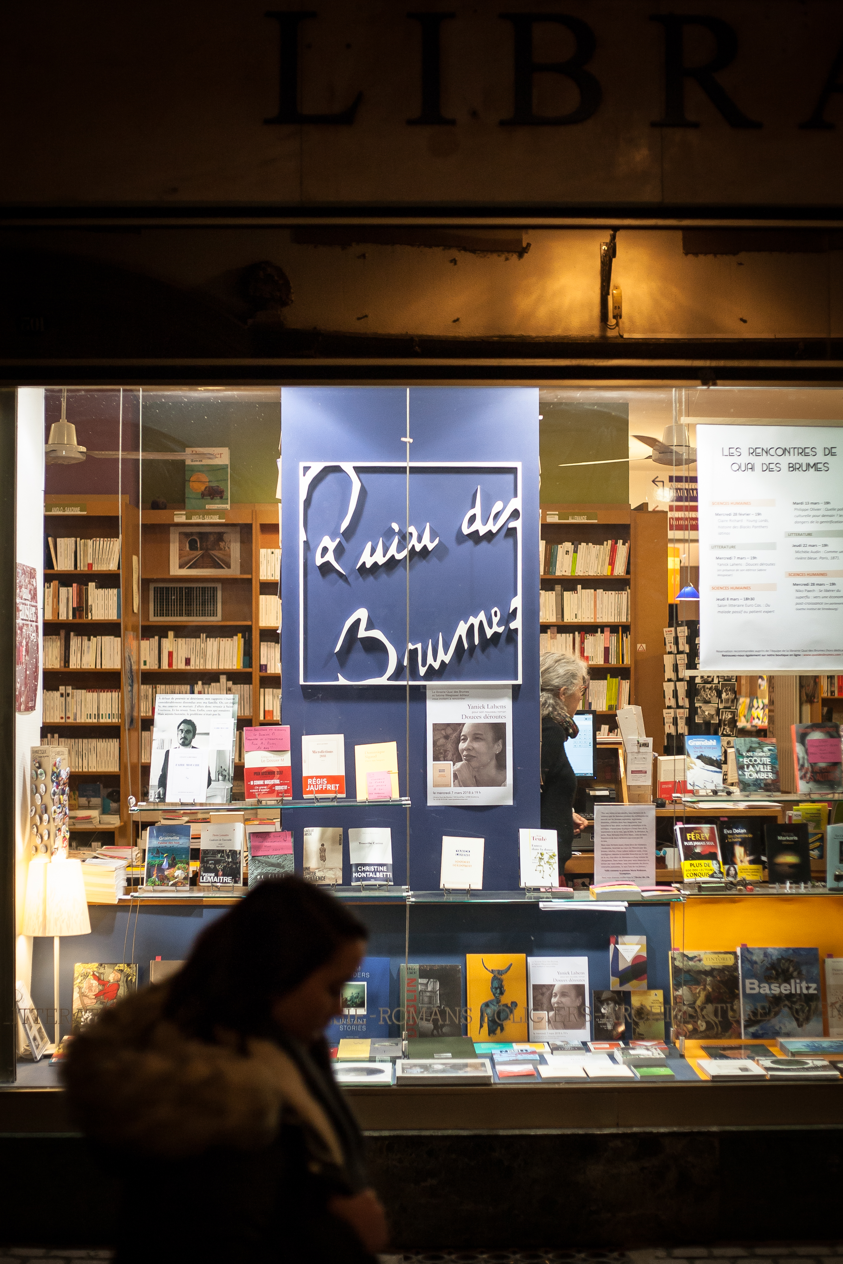 La vitrine de la librairie Quai des Brumes à Strasbourg