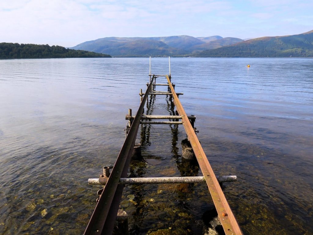Un ponton sur un loch d'Écosse