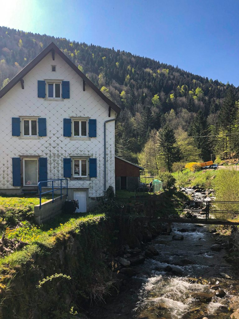 Une maison dans le village de Mittlach en Alsace