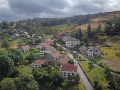 Vue aérienne sur le village de Solbach dans la vallée de la Bruche