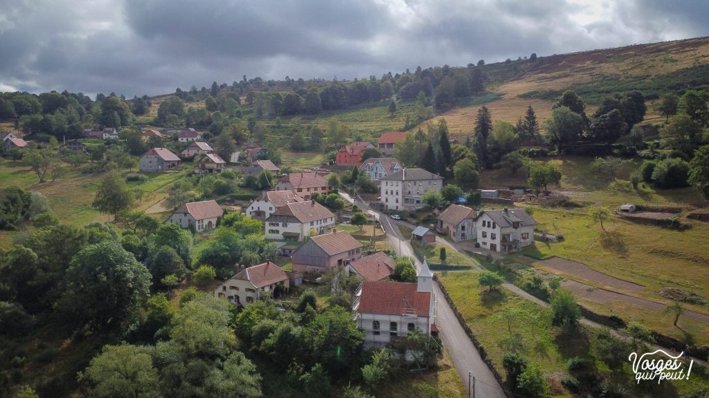 Vue aérienne sur le village de Solbach dans la vallée de la Bruche