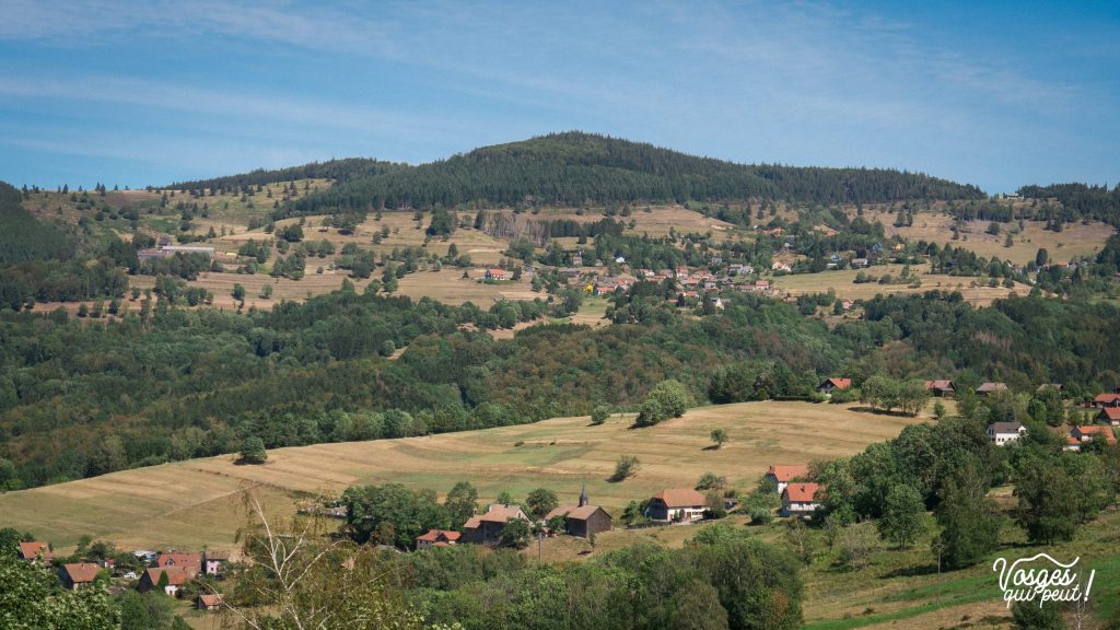 Vue sur les villages de Belmont et Bellefosse dans la vallée de la Bruche