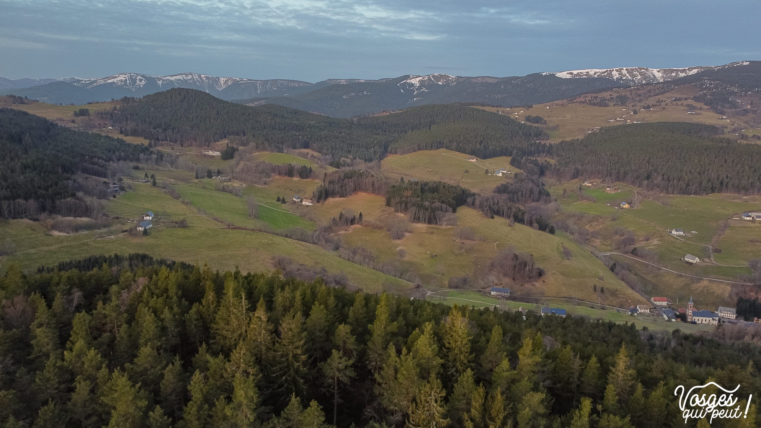 Vue aérienne des Basses Huttes pendant une randonnée dans les Vosges