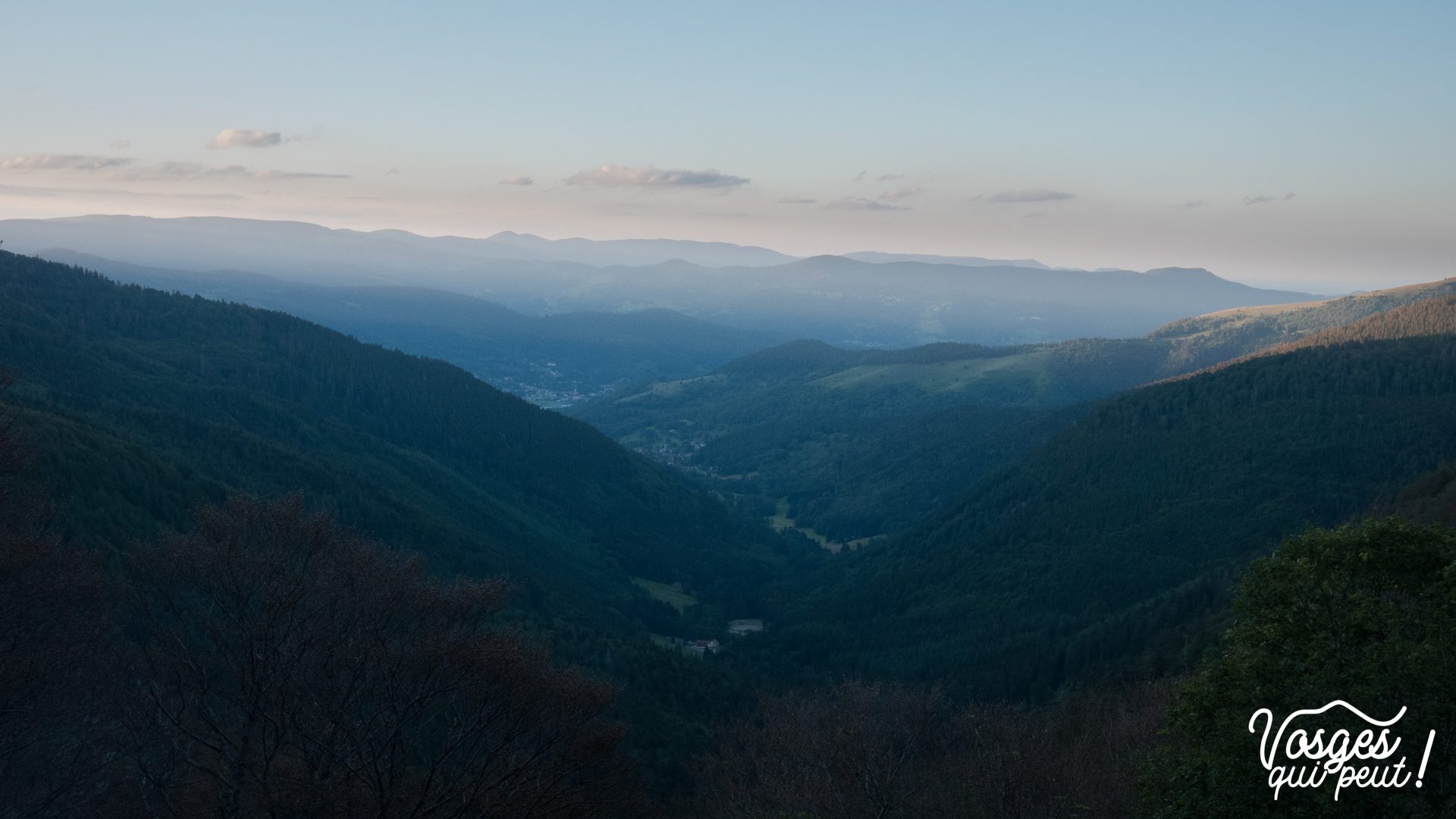 Vue depuis le col d'Oberlauchen sur la vallée de Munster dans le Massif des Vosges