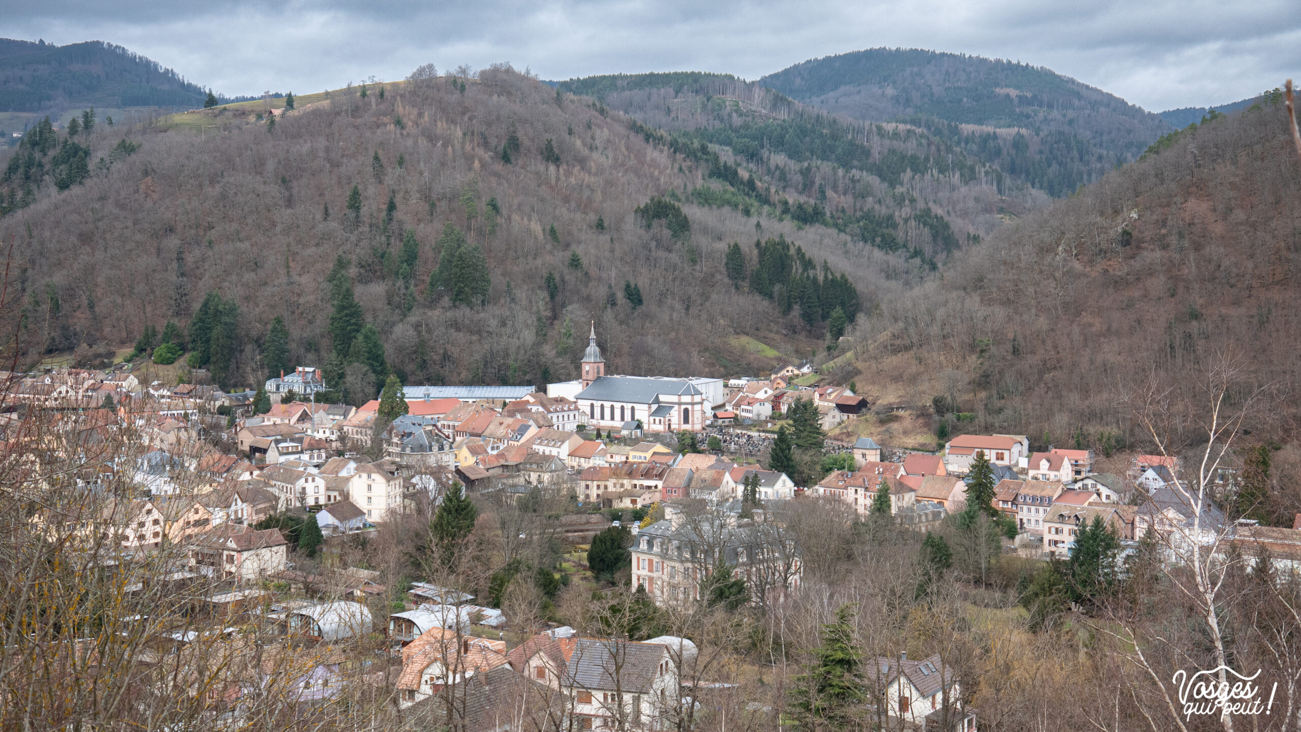 Vue sur le village de Sainte-Croix-aux-Mines dans le Massif des Vosges