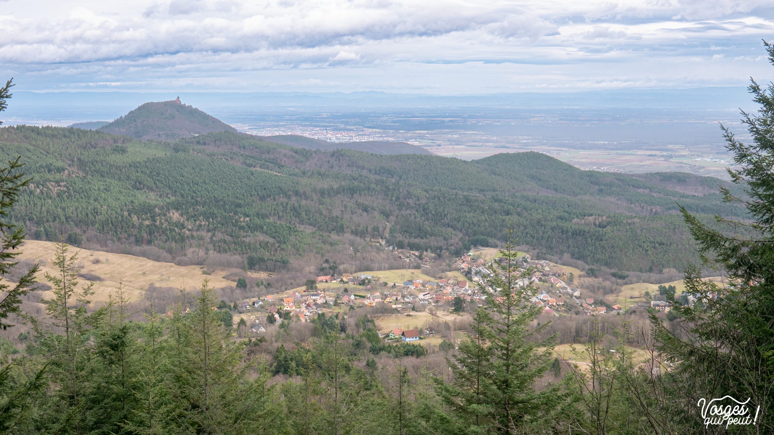 Vue sur le Haut-Kœnigsbourg dans le Massif des Vosges