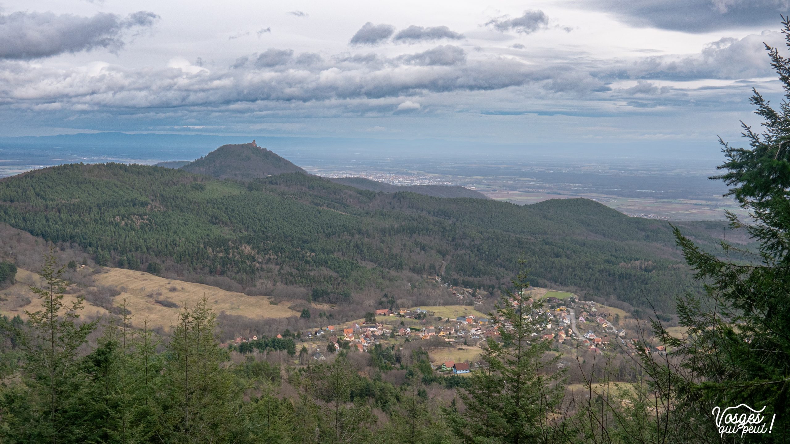 Vue sur le Haut-Kœnigsbourg dans le Massif des Vosges