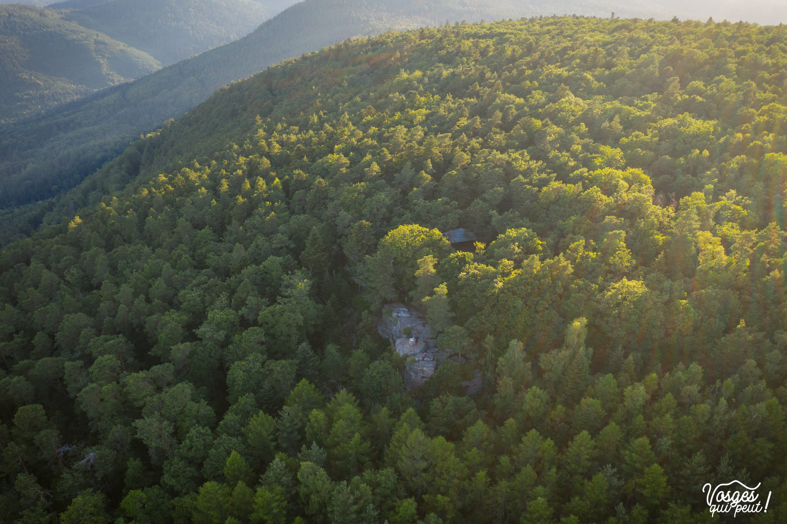Vue aérienne sur le Maennelstein dans le Massif des Vosges