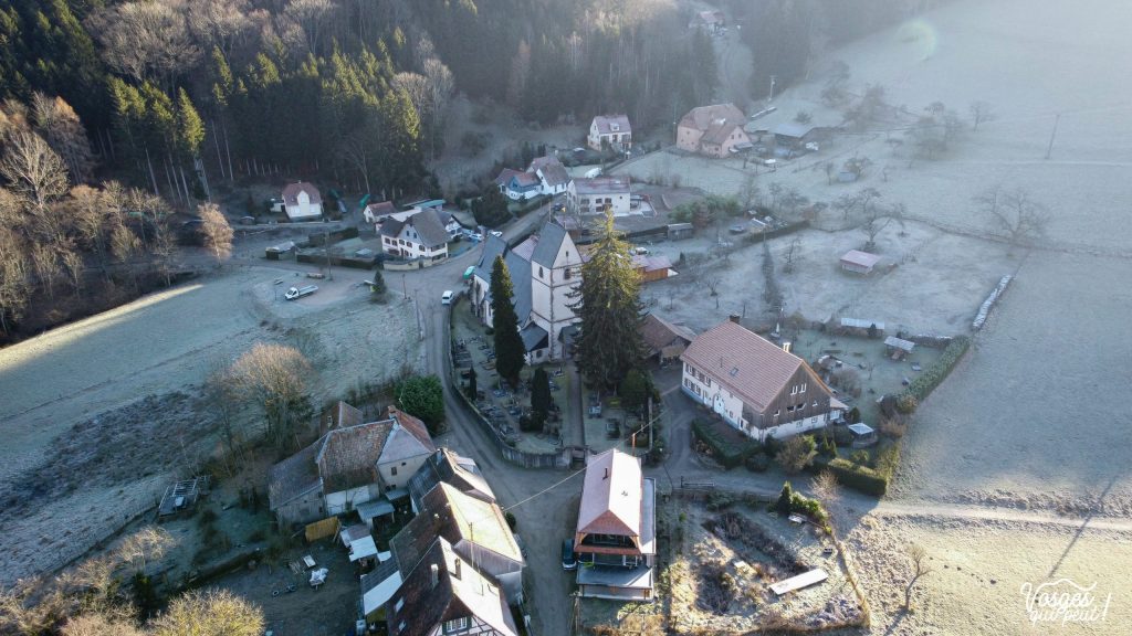 Vue aérienne du hameau de Saint-Pierre-sur-l'Hâte dans le Massif des Vosges