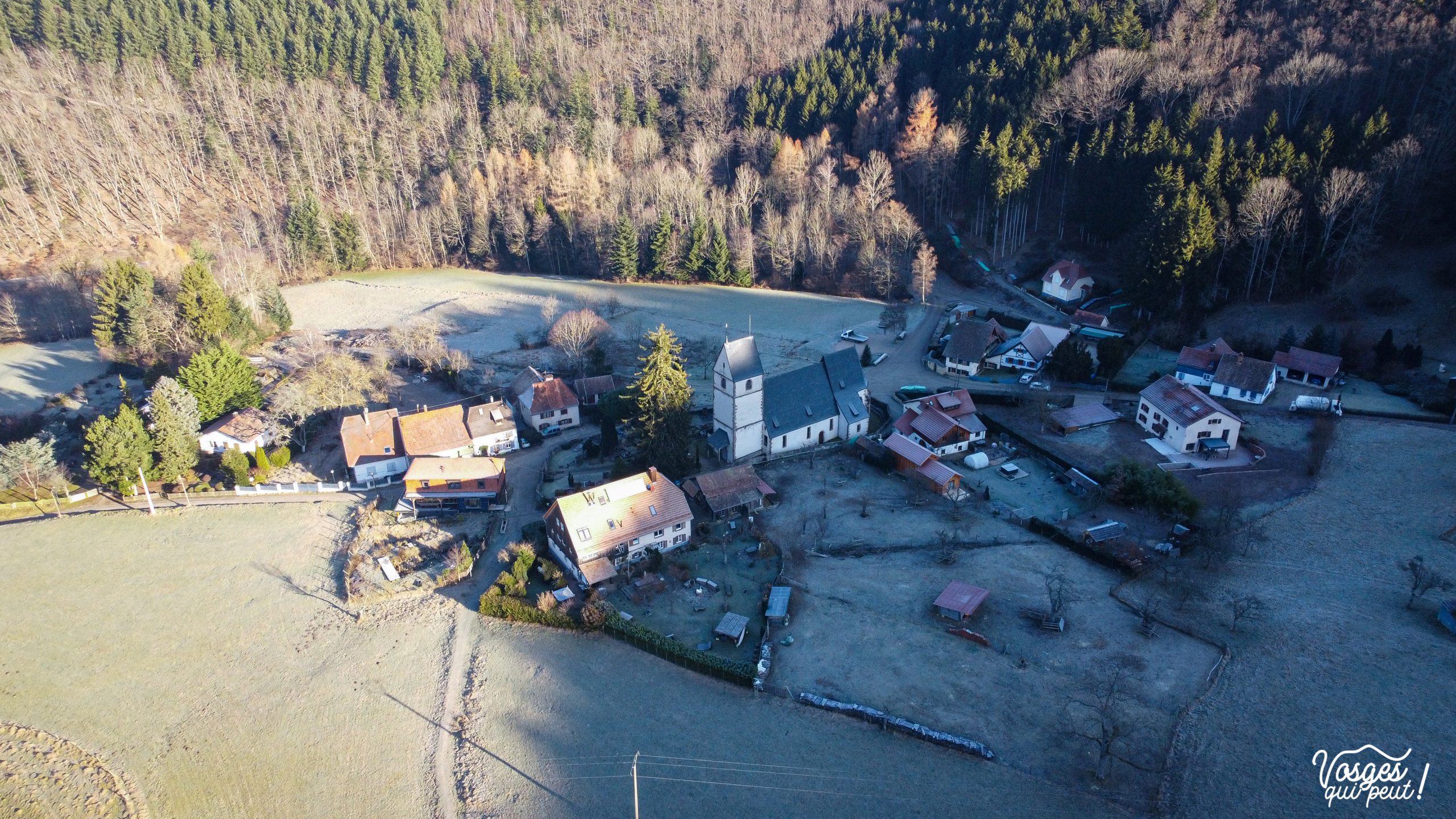 Vue aérienne du hameau de Saint-Pierre-sur-l'Hâte dans le Massif des Vosges