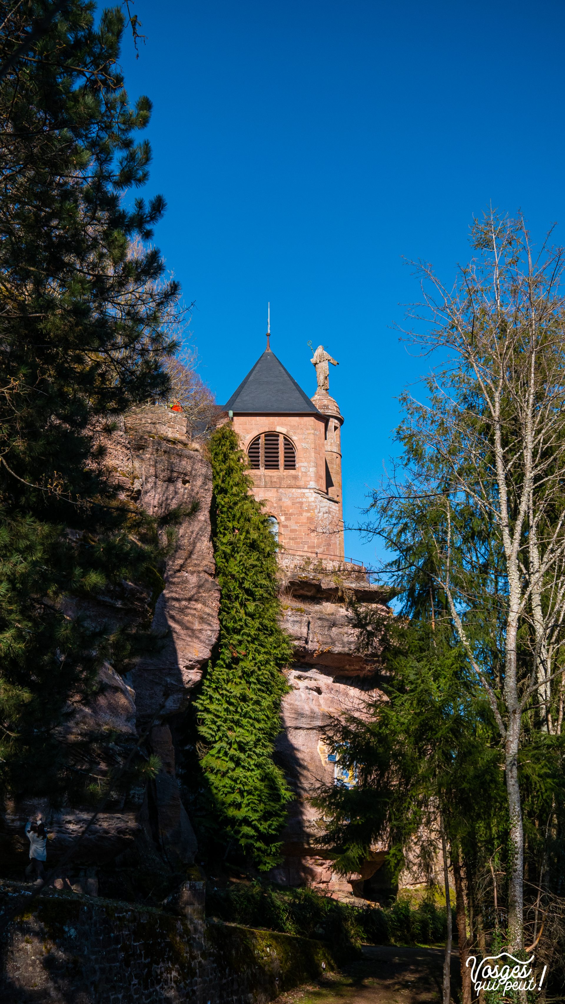 Vue sur la statue de la Vierge du Mont Sainte-Odile