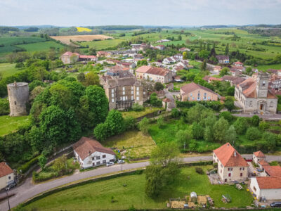 Vue aérienne du village de Passavant-la-Rochère dans les Vosges du Sud