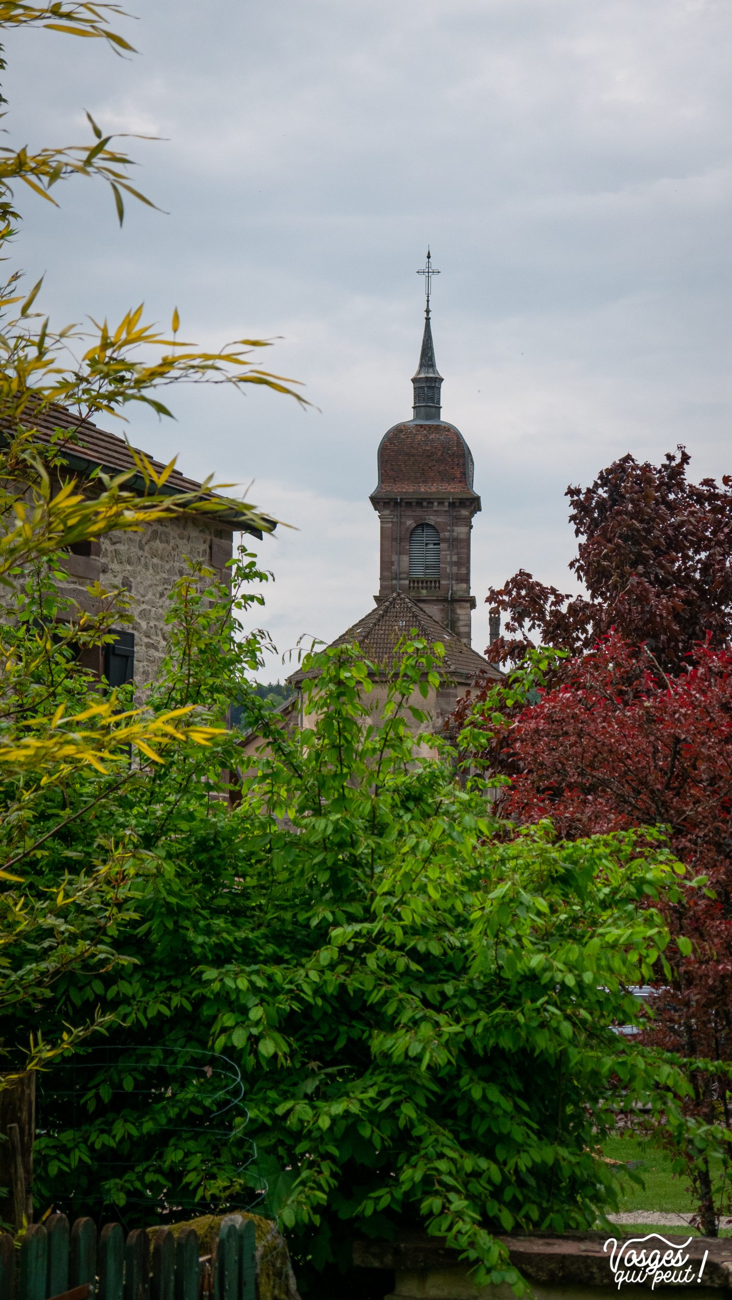 Église comtoise de Raddon-et-Chapendu dans le sud du Massif des Vosges