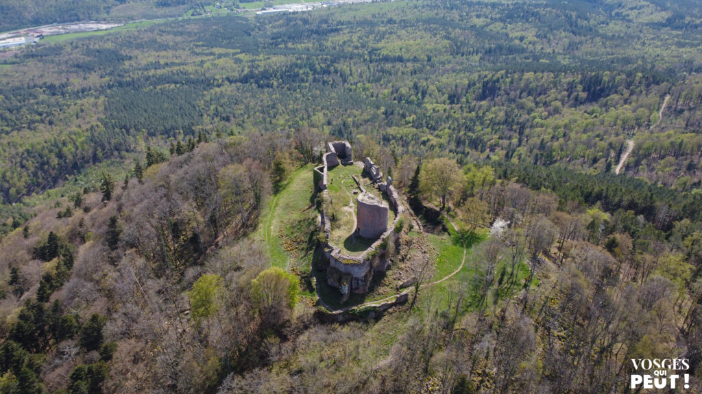 Vue aérienne sur le château du Frankenbourg dans le Massif des Vosges
