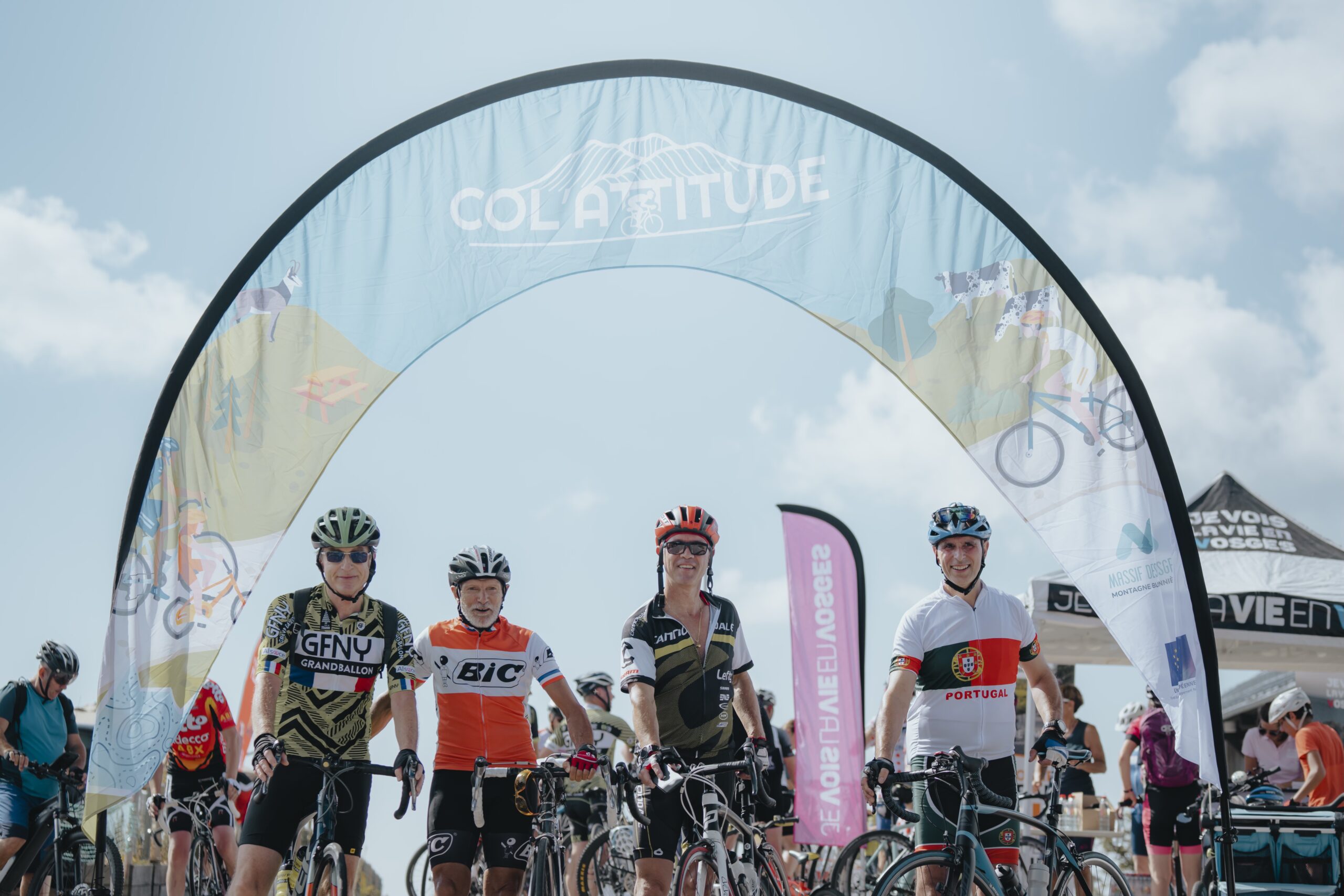 Cyclistes lors de l'événement cyclo dans le Massif des Vosges Col'Attitude