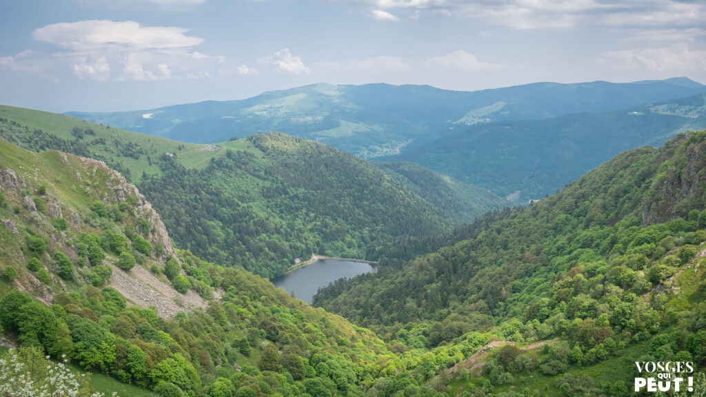 Le lac du Schiessrothried depuis le Hohneck dans le Massif des Vosges