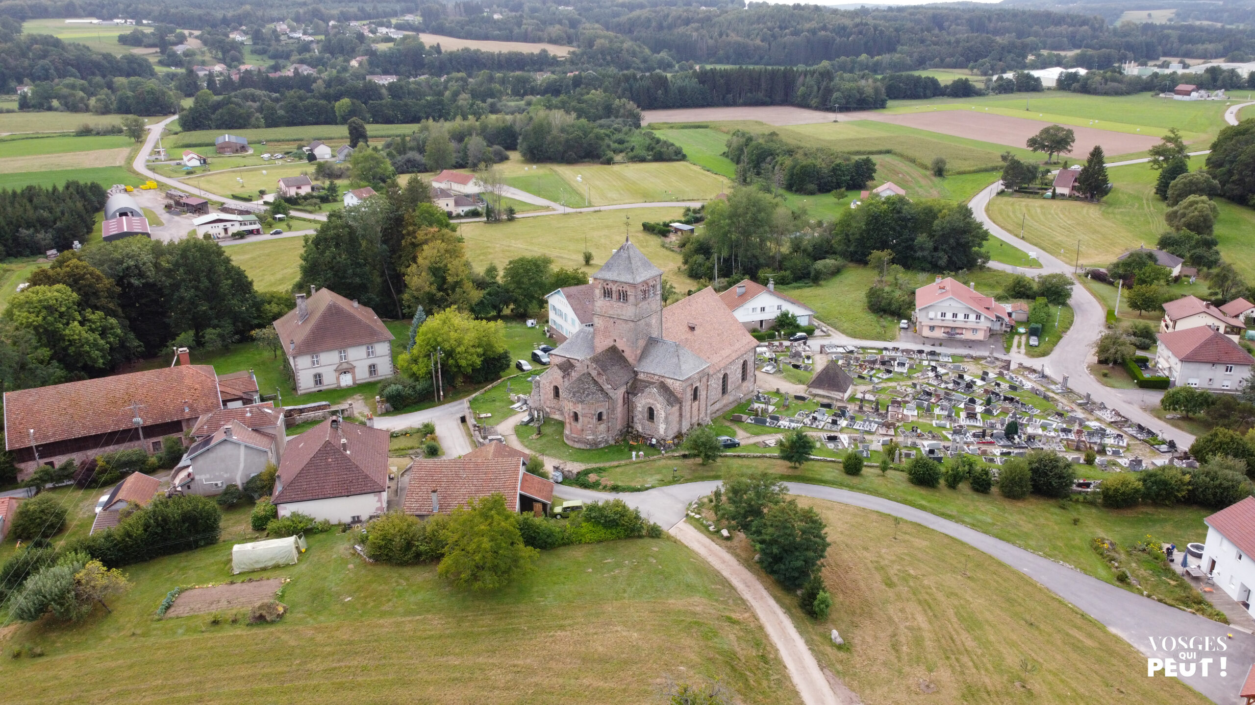 Vue aérienne de l'église Notre-Dame de Champ-le-Duc