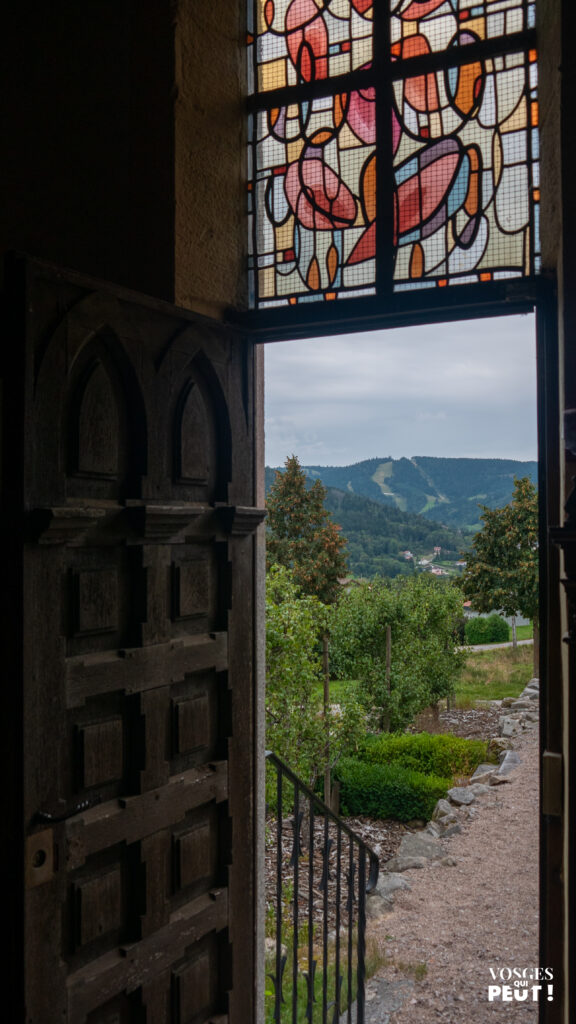 Intérieur de la chapelle de la Trinité au-dessus de Gérardmer dans le Massif des Vosges