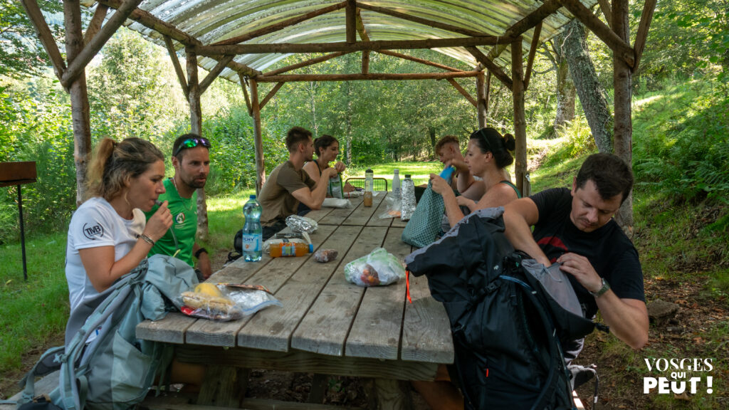 Groupe de randonneurs avec Columbia Hike Society Vosges