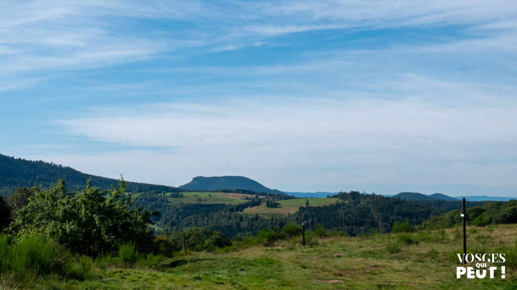 Vue sur le Climont depuis le col de la Perheux