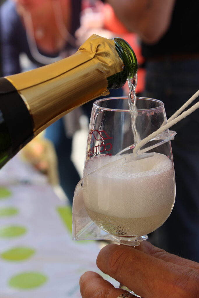 Une bouteille de vin mousseu IGP Lorraine