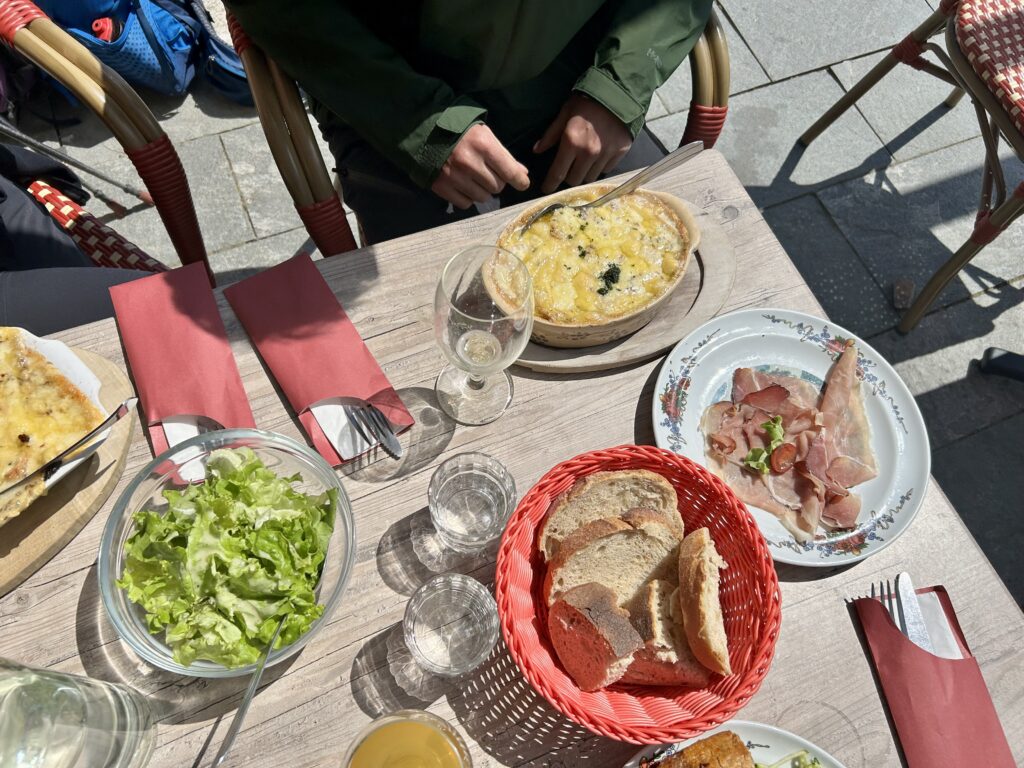 Table à la ferme-auberge du Firstmiss dans le massif des Vosges