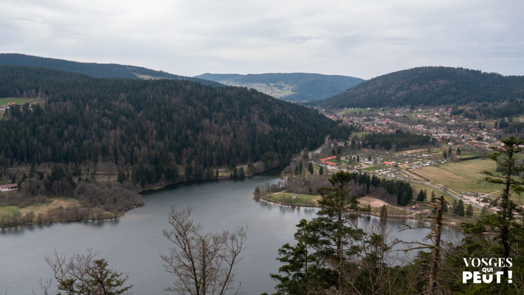 Vue sur le lac de Longemer depuis la Roche Boulard