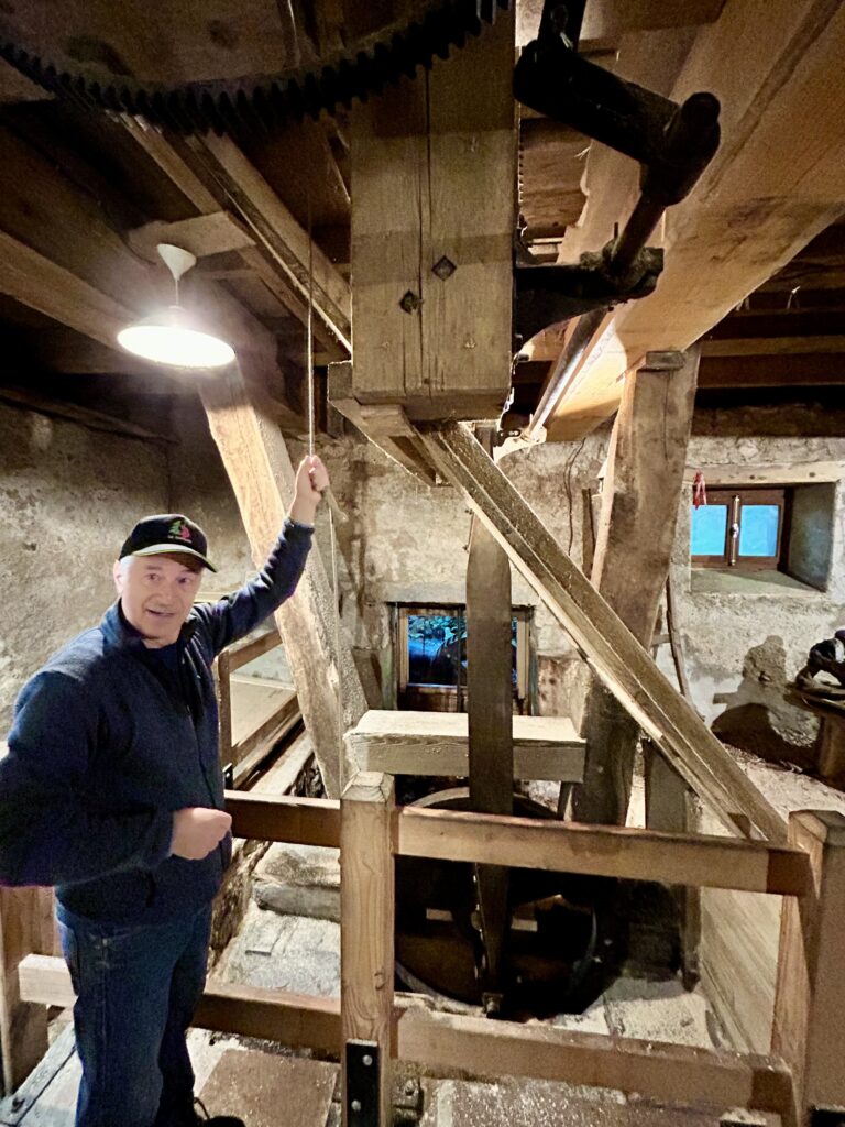 L'intérieur de la scierie du Lançoir dans le massif des Vosges
