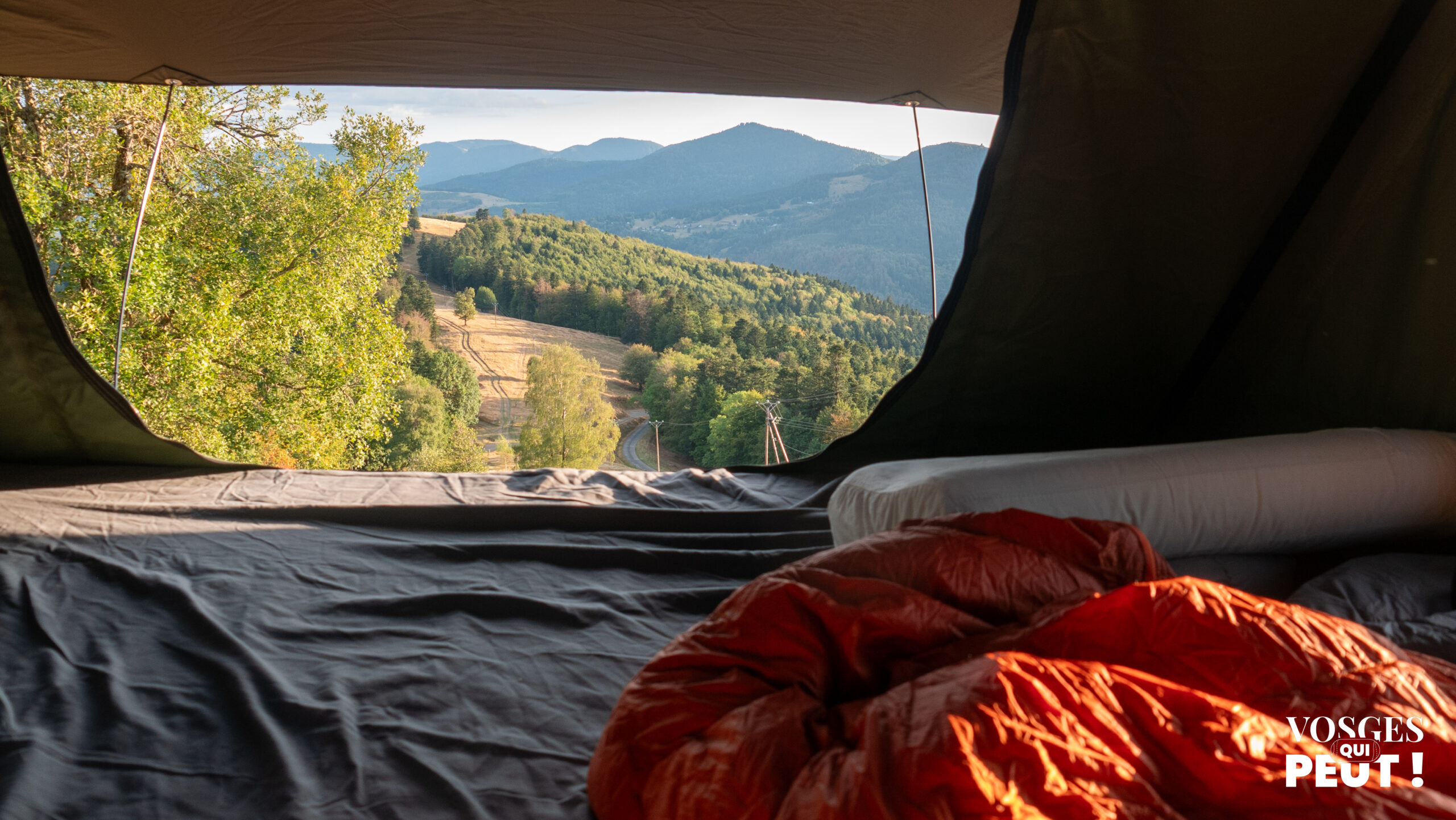 Vue sur le massif des Vosges depuis l'intérieur de la TentBox Lite XL