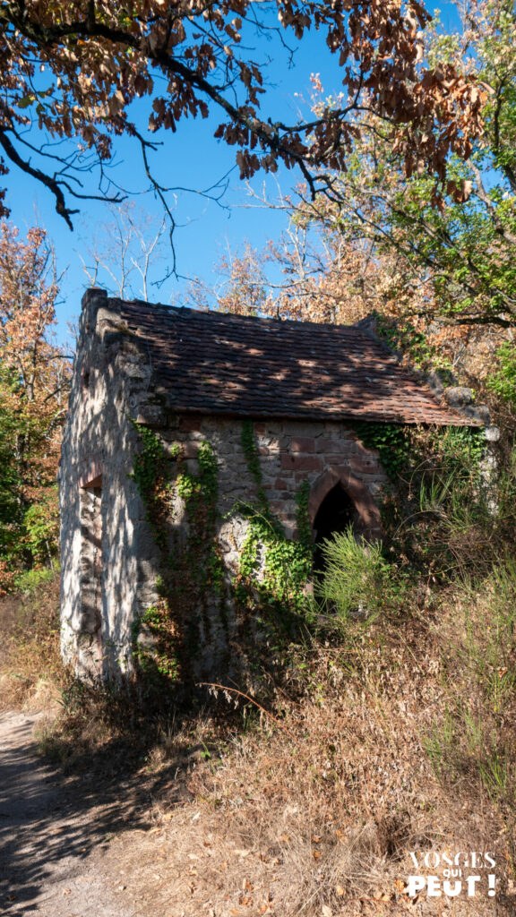 La Maison de l'Ermite, petite chapelle en pierre dans la forêt au-dessus de Scherwiller